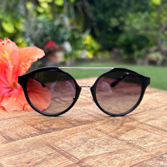 😎Tory Burch sunglasses, black and silver, comes with R Graham hard case - Picture 2 of 8